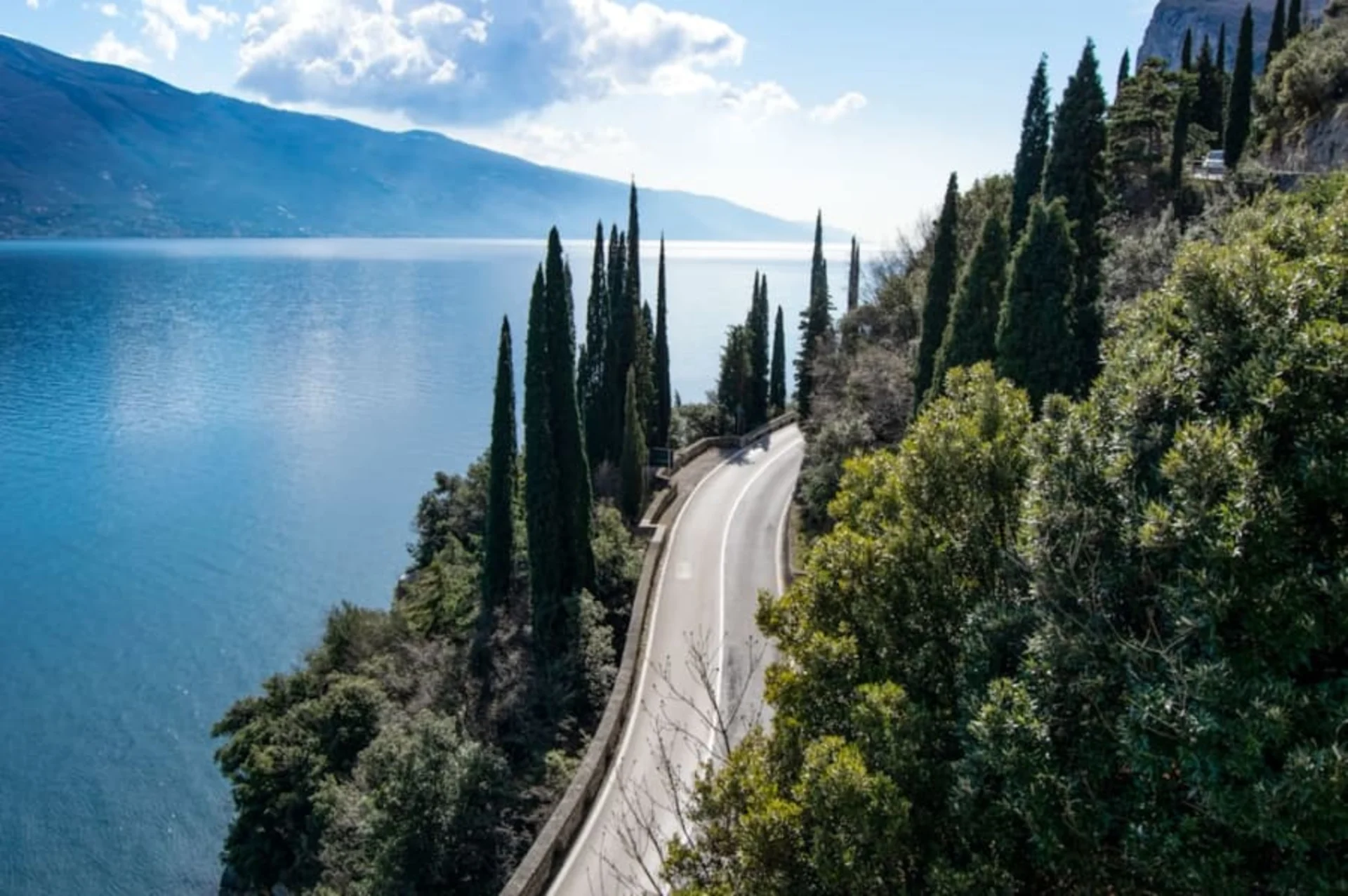 Vista dalla Strada della Forra verso Campione del Garda